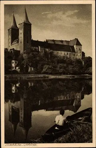 Ak Rochlitz in Sachsen, Blick auf das Schloss, junger Mann im Ruderboot