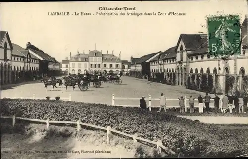 Ak Lamballe Côtes d’Armor, Le Haras, Presentation des Attelages dans le Cour d'Honneur