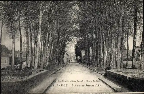 Ak Baugé Maine et Loire, L'Avenue Jeanne d'Arc