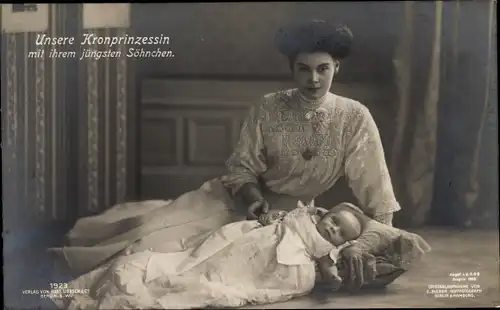 Ak Kronprinzessin Cecilie von Preußen mit ihrem jüngsten Söhnchen, Liersch 1923