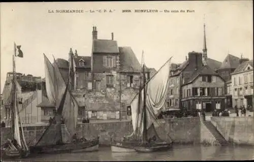 Ak Honfleur Calvados, Un coin du Port