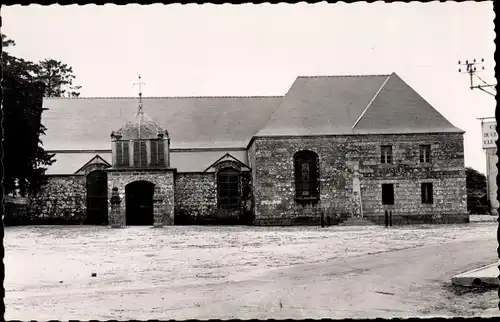 Ak Plouguernével Cotes d'Armor, L'Eglise