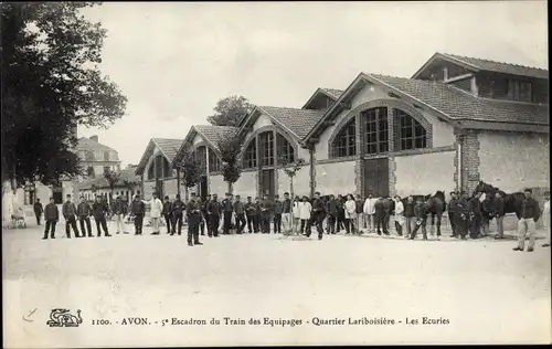 Ak Avon Seine et Marne, 5. Escadron du Train des Equipages, Quartier Lariboisière, Les Ecuries