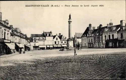 Ak Beaufort en Vallee Maine et Loire, Place Jeanne de Laval