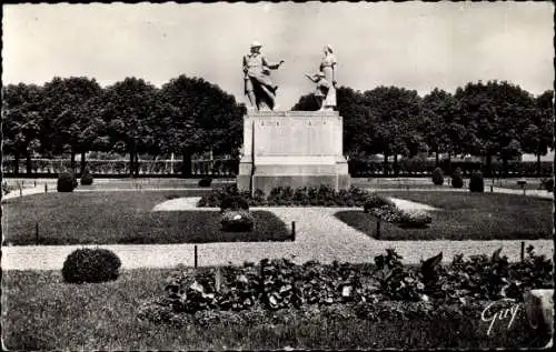 Ak Houilles Yvelines, Jardin public, Monument aux Morts de la Guerre 1914-1918