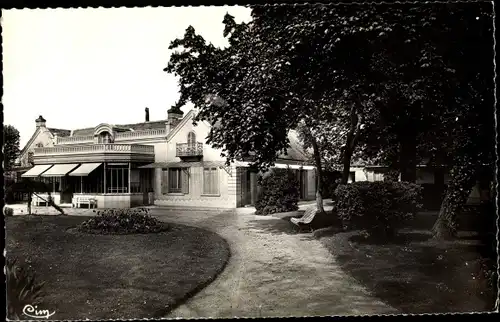 Ak Freneuse Yvelines, Le Chateau