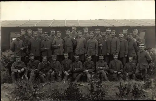 Foto Ak Deutsche Soldaten in Uniformen, Gruppenaufnahme I WK