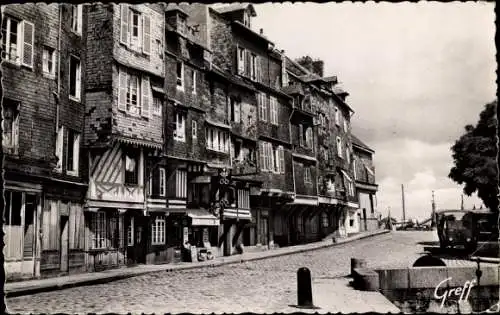 Ak Honfleur Calvados, Le quai Sainte Catherine, vieilles maisons