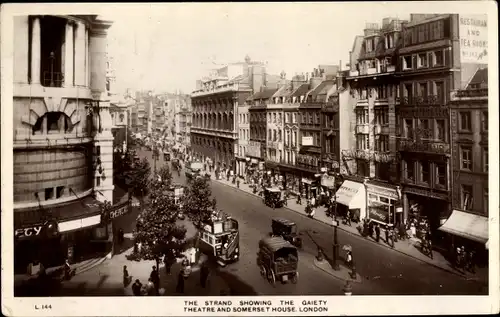 Ak London City, The Strand showing the Gaiety Theatre and Somerset House