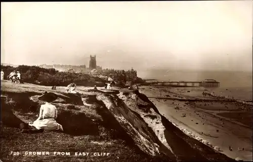 Ak Cromer East of England, Blick auf den Ort, From East Cliff