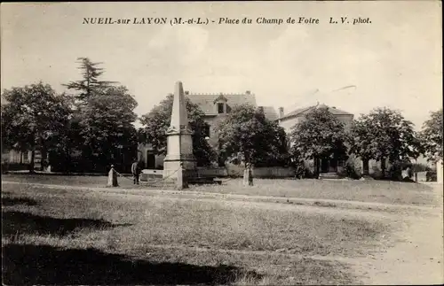 Ak Nueil sur Layon Maine et Loire, Place du Champ de Foire