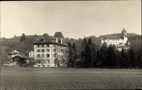 Ak Lucens Kanton Waadt, Home Protestant de Jeunes Filles et le Chateau