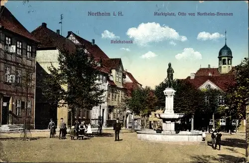 Ak Northeim in Niedersachsen, Marktplatz, Otto von Northeim Brunnen, Reichsbank