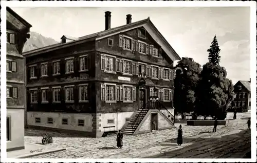 Künstler Ak Schwarzenberg in Vorarlberg, Gasthof zur Krone