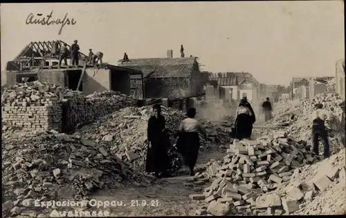 Foto Ak Oppau Ludwigshafen am Rhein, Explosion des Stickstoffwerkes 1921, Austraße