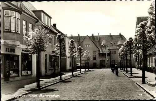 Ak Nortorf in Holstein, Bahnhofstraße, Geschäft Braun