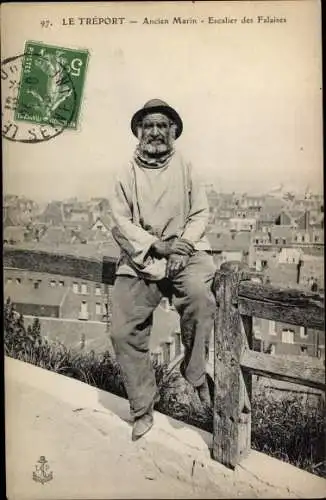 Ak Le Treport Seine Maritime, Ancien Marin, Escalier des Falaises