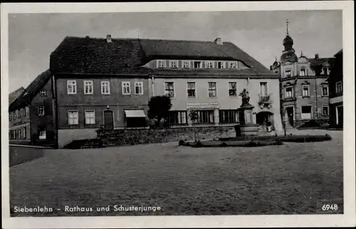 Ak Siebenlehn Großschirma im Kreis Mittelsachsen, Rathaus und Schusterjunge