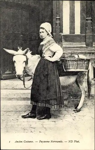 Ak Calvados, Ancien Costume, Paysanne Normande, Frau in Tracht mit Esel