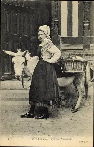 Ak Calvados, Ancien Costume, Paysanne Normande, Frau in Tracht, Esel