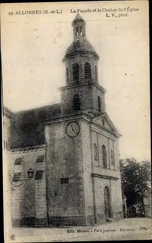 Ak Allonnes Maine et Loire, La Facade et le Clocher de l'Eglise