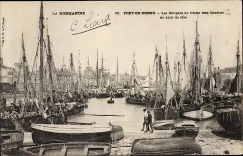 Ak Port en Bessin Calvados, Les Barques de Peche aux Bassins un jour de fete