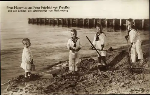 Ak Prinzen Hubertus und Friedrich von Preußen mit Söhnen des Großherzogs von Mecklenburg