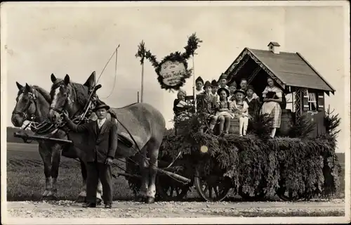 Foto Ak Engelsberg Oberbayern, Festwagen Gasthaus zum Guten Tropfen, 1. Mai