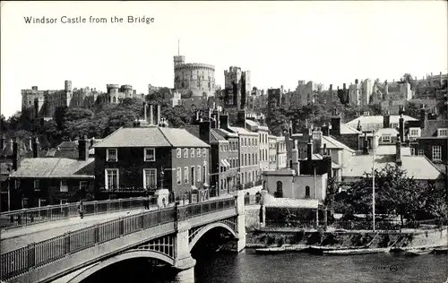 Ak Windsor Berkshire England, Windsor Castle from the Bridge