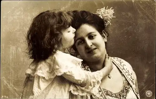 Ak Mutter mit Tochter, Frauenportrait, Kind