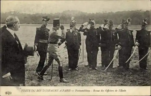 Ak Fontainebleau Seine et Marne, König Alfons XIII von Spanien, Revue des Officiers de l'Ecole