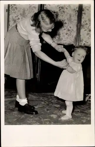 Ak Het Loo, Prinses Beatrix met Prinses Marijke 1948
