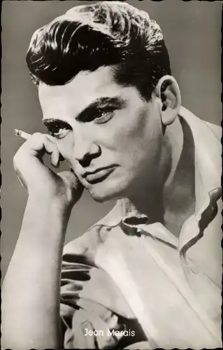 Ak Schauspieler Jean Marais, Zigarette