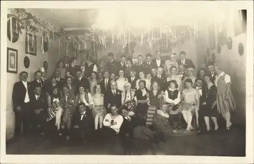 Foto Ak Kraiburg am Inn Alpenvorland, Gruppenaufnahme, Fasching, Personen in Kostümen