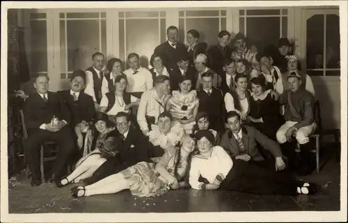 Foto Ak Kraiburg am Inn Alpenvorland, Gruppenaufnahme, Fasching, Personen in Kostümen