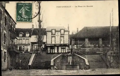 Ak Pont d Ouilly Calvados, La Place du Marche