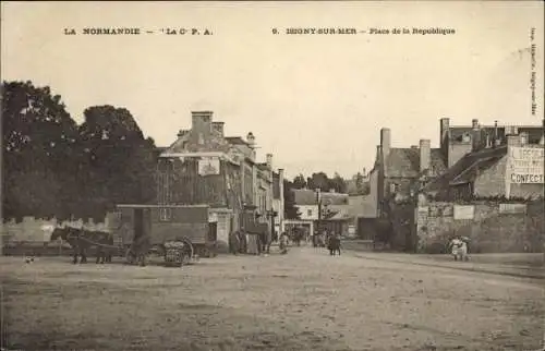 Ak Isigny sur Mer Calvados, Place de la République, charrette à chevaux