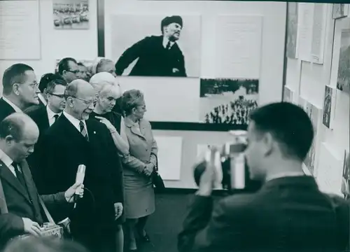 Foto Spremberg, Hans Joachim, Berlin, Walter Ulbricht, Besuch Ausstellung Vom Glück des Menschen