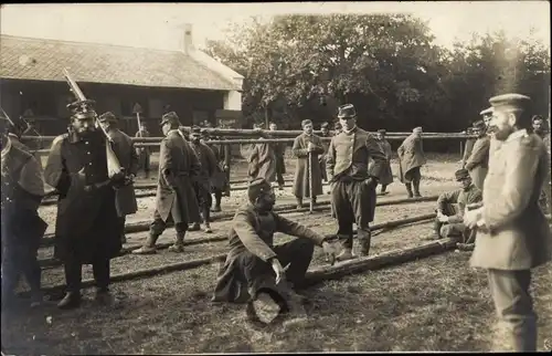 Foto Ak Lagerlechfeld Graben Schwaben, Truppenübungsplatz, Dt. Soldaten, Kriegsgefangene