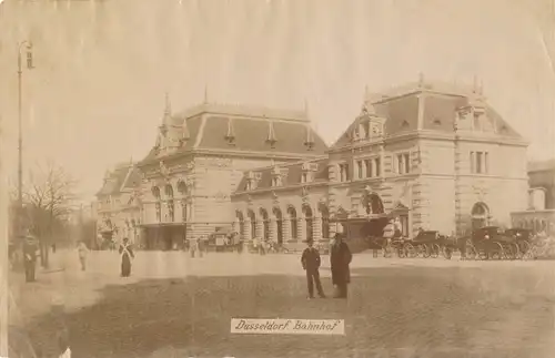 Ak Düsseldorf am Rhein, Bahnhof, Straßenseite, ca 1890