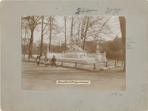 Foto Düsseldorf am Rhein, Kriegerdenkmal