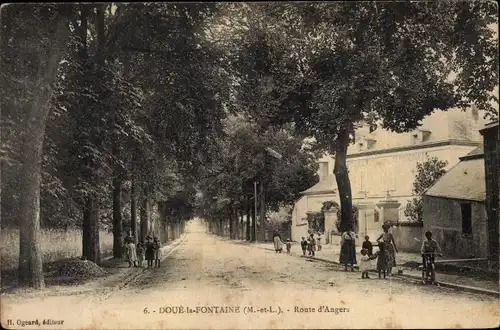 Ak Doué la Fontaine Maine et Loire, Route d'Angers