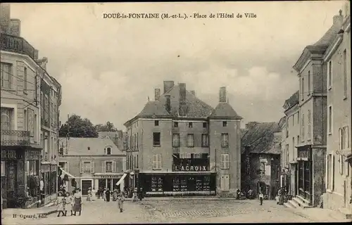 Ak Doué la Fontaine Maine et Loire, Place de L'Hotel de Ville