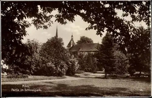 Ak Moers am Niederrhein, Partie im Schlosspark