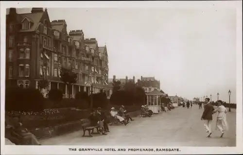 Ak Ramsgate South East England, The Granville Hotel and Promenade