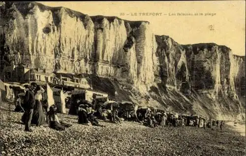 Ak Le Treport Seine Maritime, Les falaises et la plage