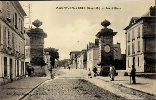 Ak Magny en Vexin Val-d’Oise, Les Pilliers