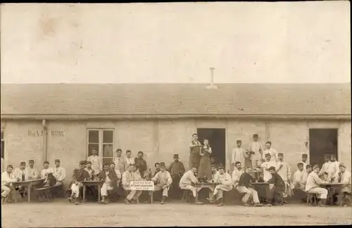 Foto Ak Auvours Champagné Sarthe, Le Camp, Französische Soldaten