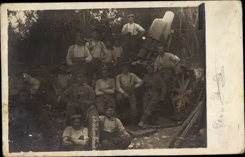 Foto Ak Deutsche Soldaten in Uniformen mit Geschützen