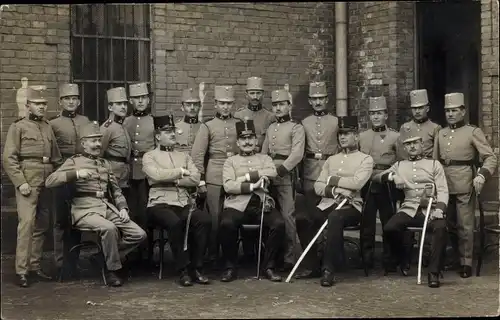 Foto Ak KuK Soldaten in Uniformen, Gruppenaufnahme